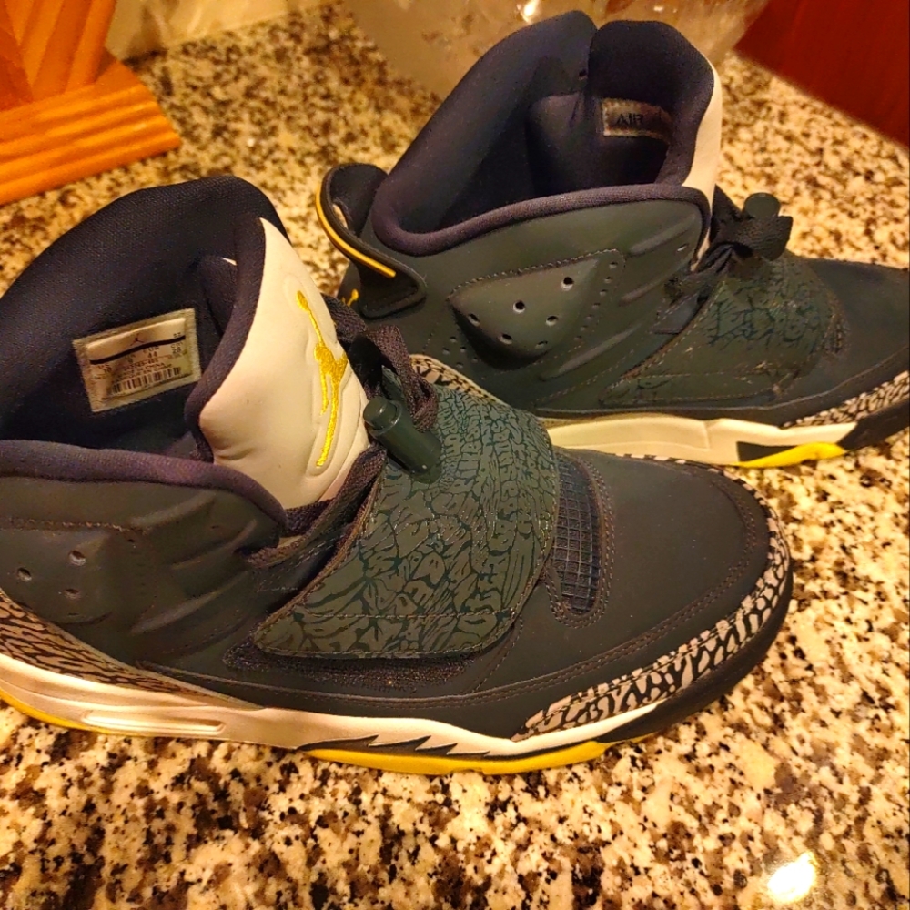 Air Jordan Sneakers - Size 10